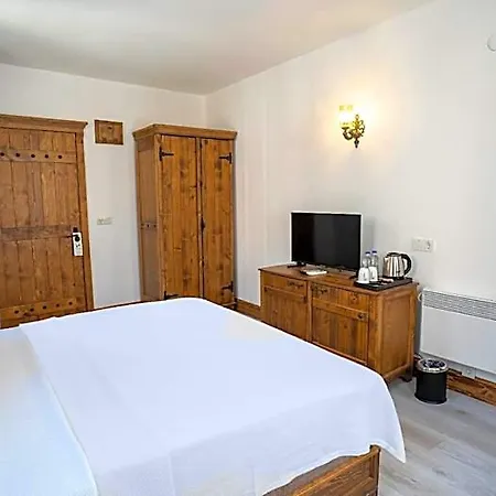 Hotell Pietra 3*